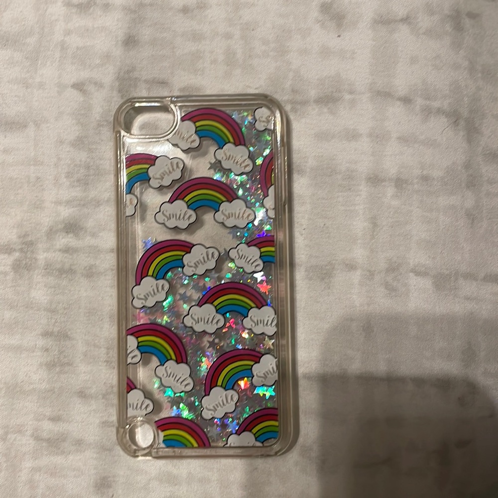 iPod 5th generation rainbow case, good condition, made out of plastic